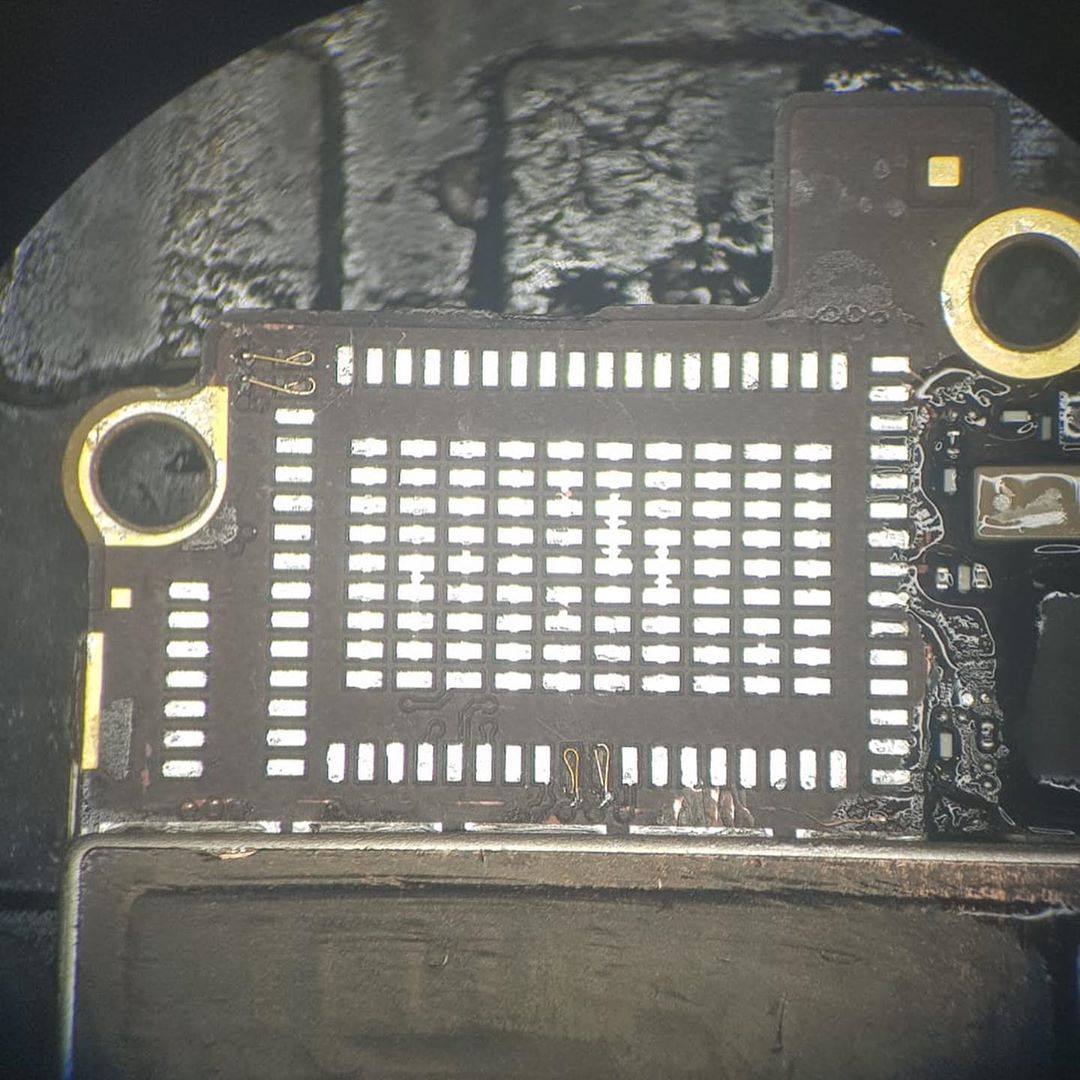 Raspado de resina para levantar el modulo de wifi-bluetooth, Reconstruccion de pistas dañadas con hilo de jumper